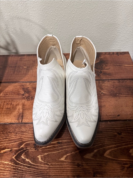 Roper Shoes - Roper White Western Embroidered Ankle Booties